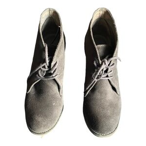 Beautiful women’s Suede Gray Ankle Boots Size 10
